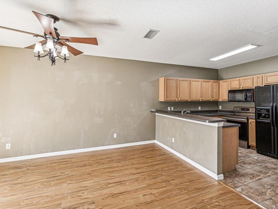 For Sale: $248,000 (3 beds, 3 baths, 1653 Square Feet)