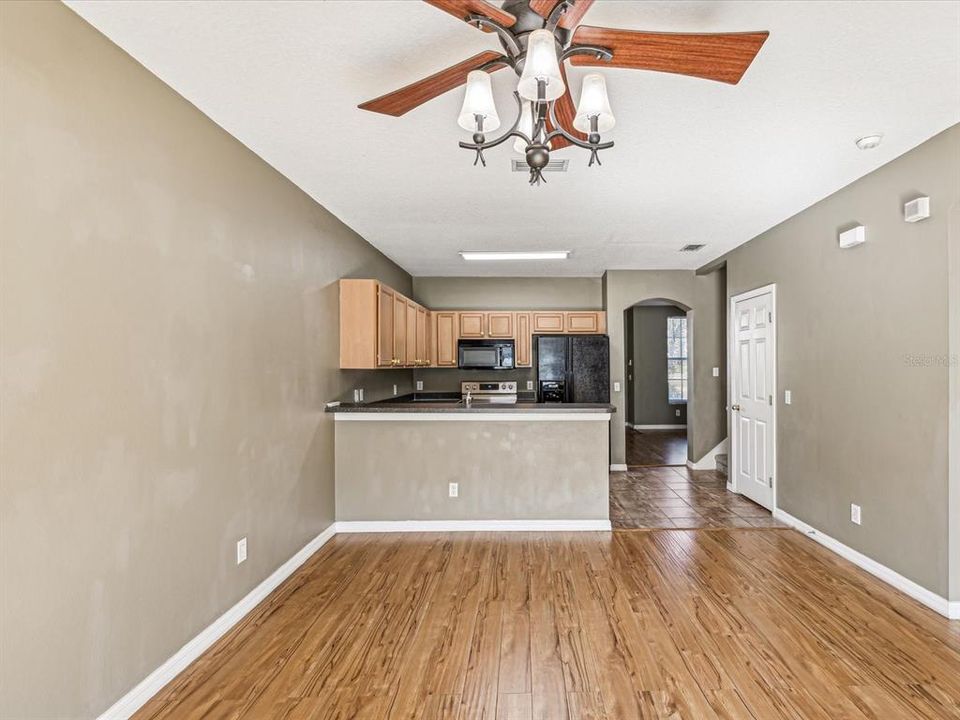 For Sale: $248,000 (3 beds, 3 baths, 1653 Square Feet)