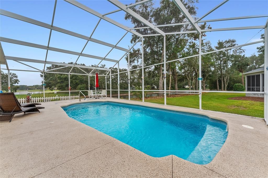 SALTWATER POOL IN LARGE BIRDCAGE