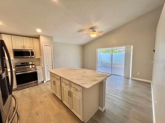 For Rent: $2,300 (3 beds, 2 baths, 1519 Square Feet)