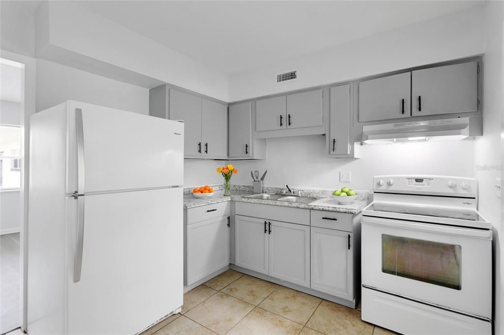 For Rent: $1,575 (2 beds, 1 baths, 825 Square Feet)