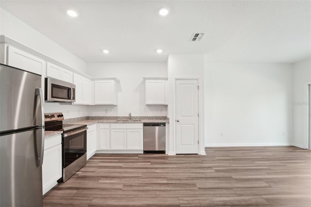 For Sale: $293,990 (2 beds, 2 baths, 1387 Square Feet)