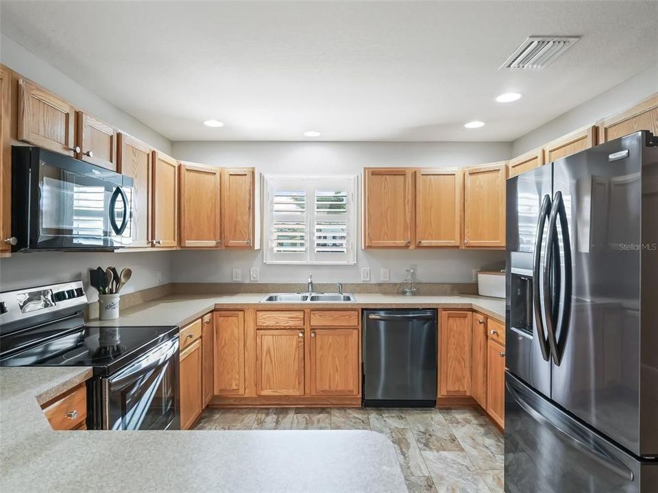 Kitchen - Lots of Cabinets