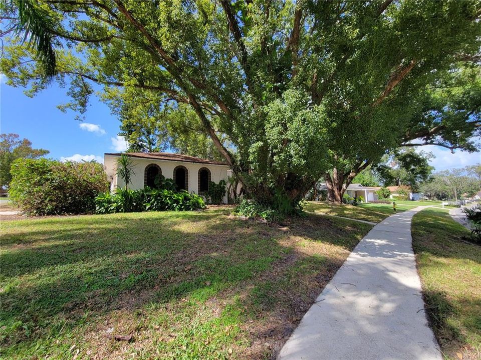 For Sale: $359,000 (3 beds, 2 baths, 2766 Square Feet)