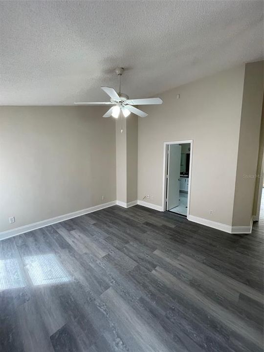 For Rent: $2,450 (4 beds, 2 baths, 1931 Square Feet)