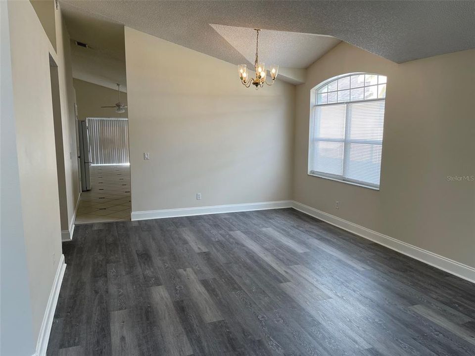 For Rent: $2,450 (4 beds, 2 baths, 1931 Square Feet)