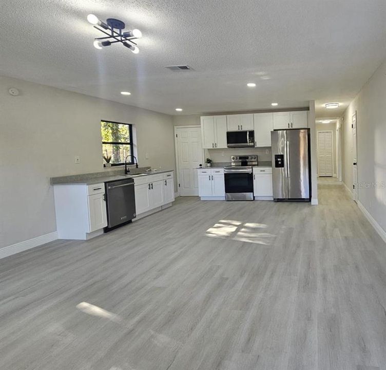 For Sale: $215,900 (3 beds, 2 baths, 1034 Square Feet)