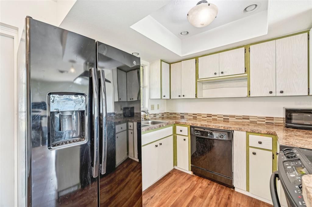 For Sale: $314,000 (2 beds, 1 baths, 792 Square Feet)