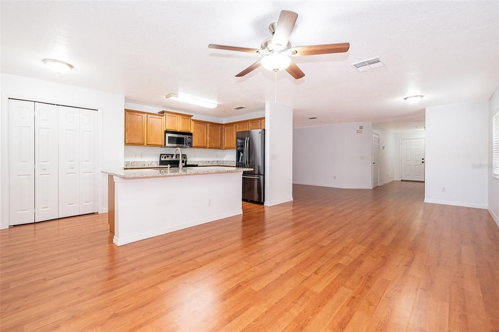 For Rent: $2,100 (3 beds, 3 baths, 1914 Square Feet)