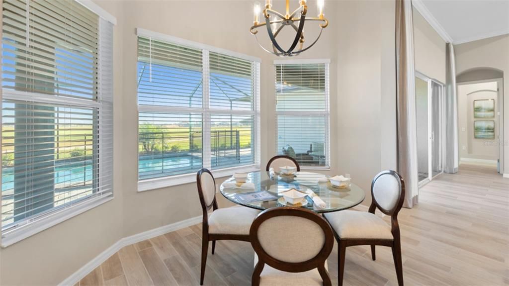 Model Photo Breakfast Nook