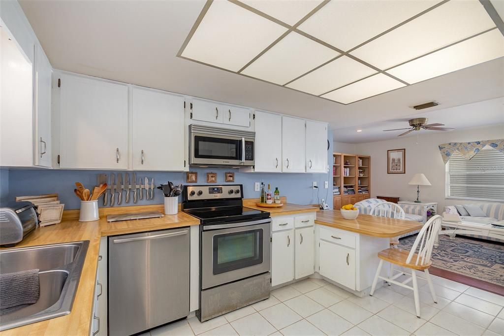 For Sale: $469,800 (3 beds, 2 baths, 1687 Square Feet)