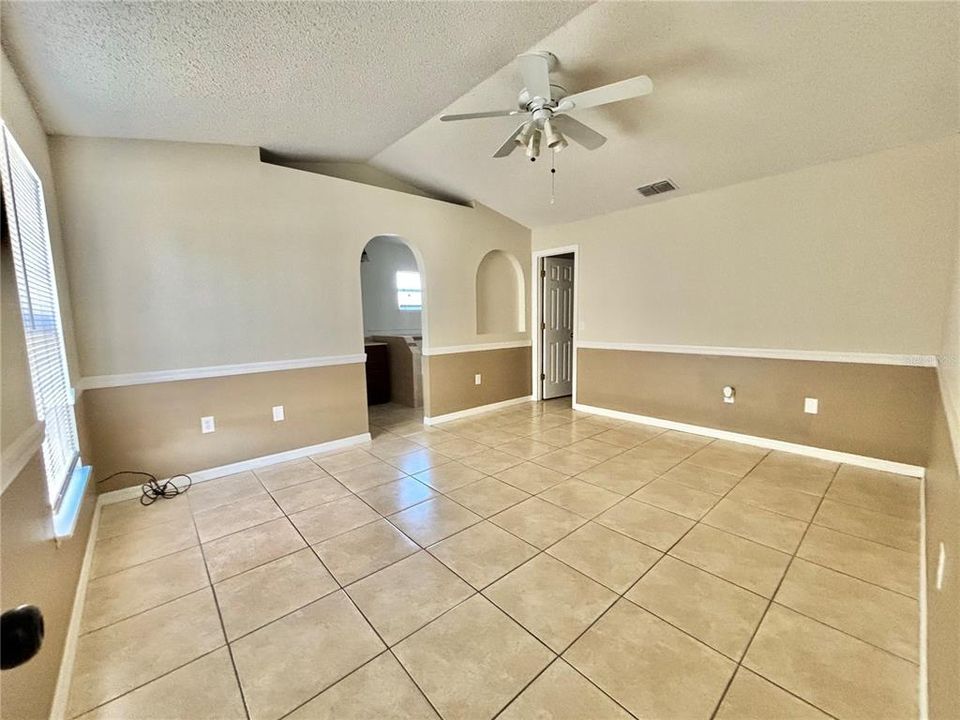 For Rent: $1,700 (3 beds, 2 baths, 1594 Square Feet)