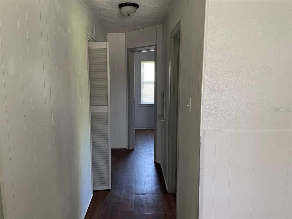 For Sale: $139,900 (2 beds, 1 baths, 954 Square Feet)