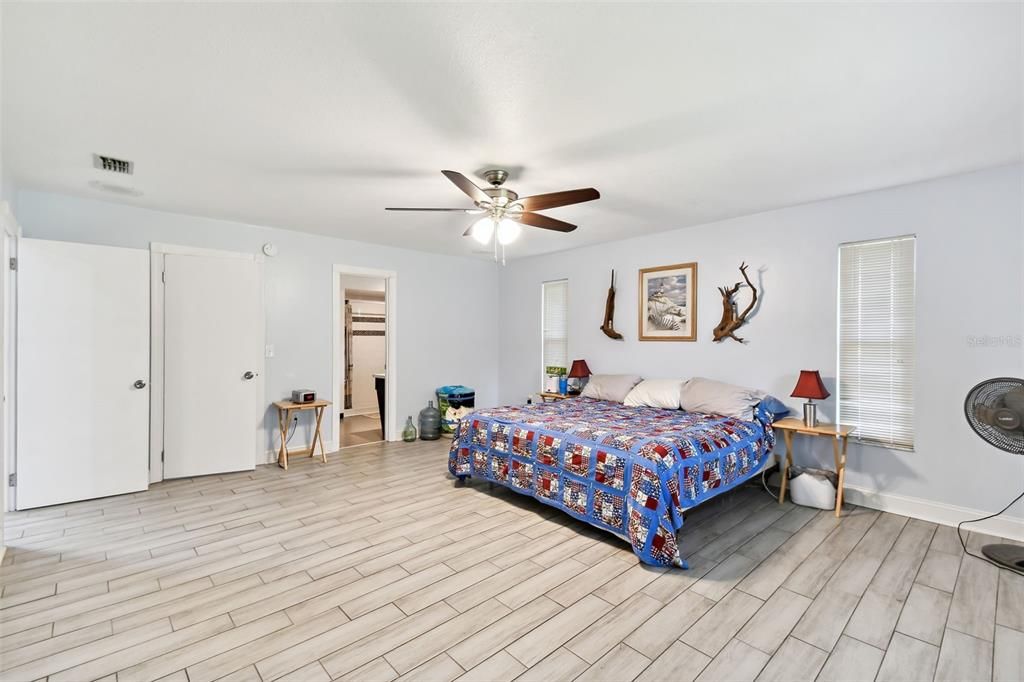 For Sale: $639,900 (3 beds, 2 baths, 1887 Square Feet)