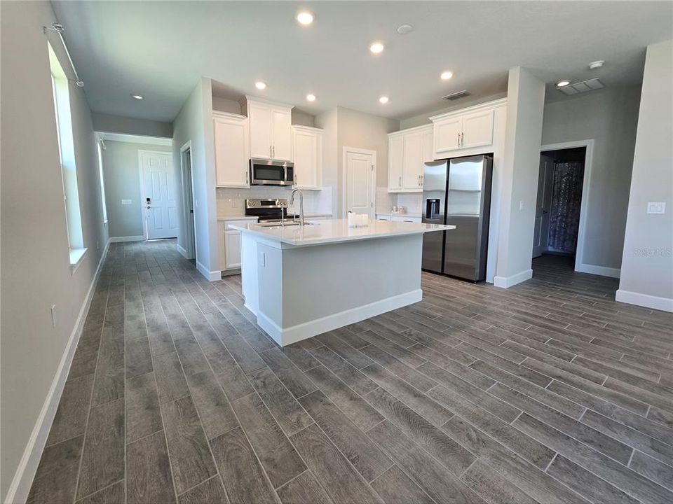 For Sale: $372,000 (2 beds, 2 baths, 1723 Square Feet)