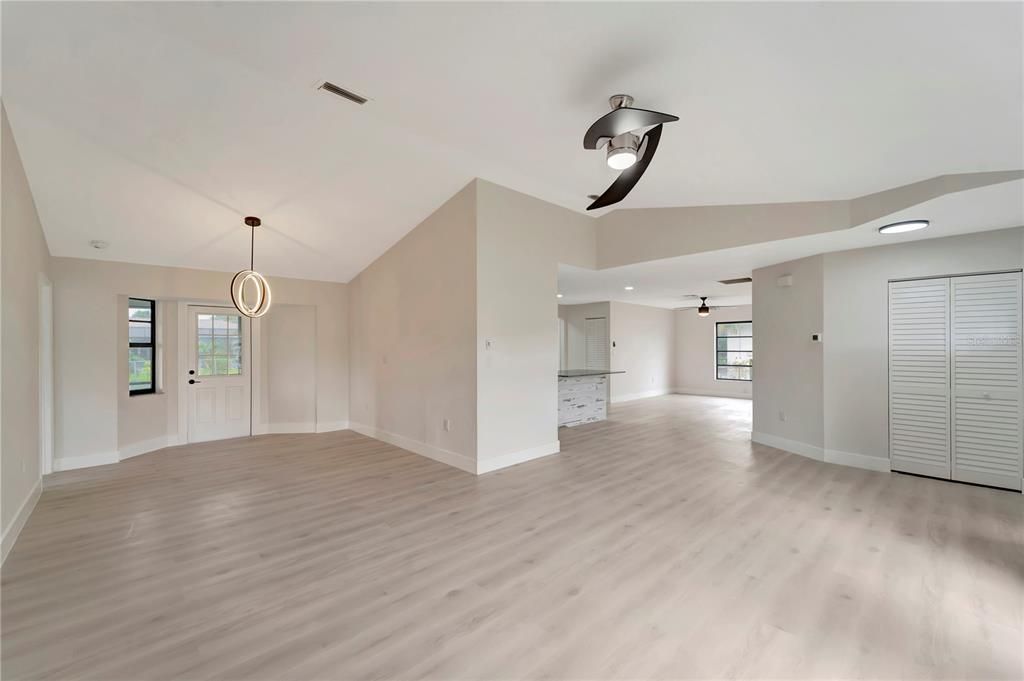 For Sale: $329,000 (3 beds, 2 baths, 1712 Square Feet)