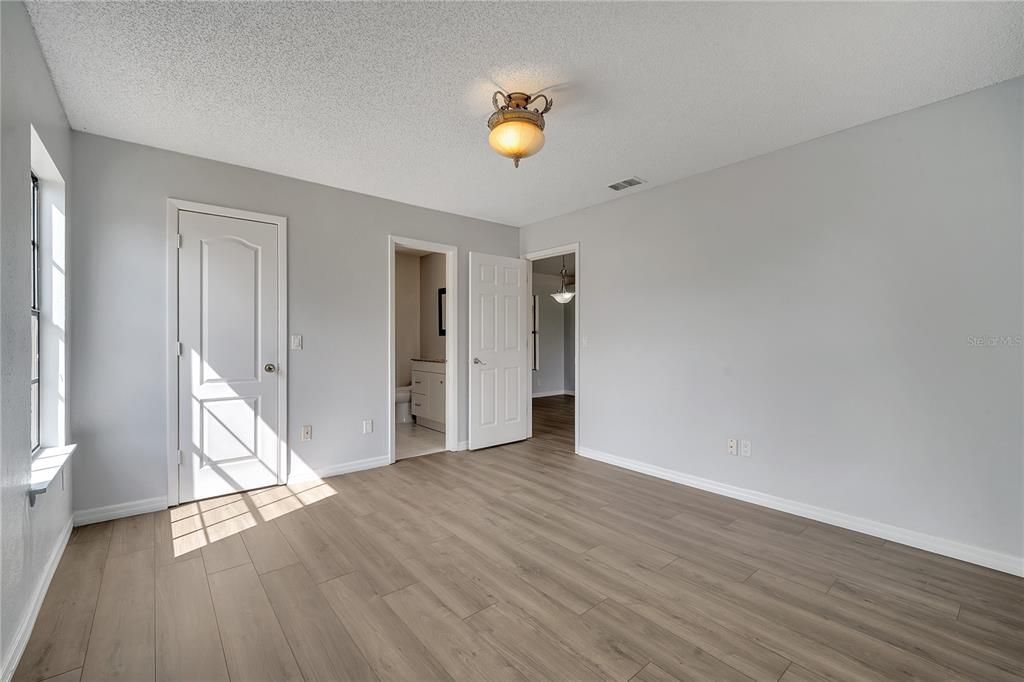 For Sale: $399,000 (3 beds, 2 baths, 1465 Square Feet)