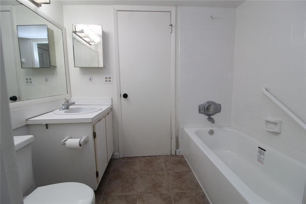 For Sale: $190,000 (1 beds, 1 baths, 764 Square Feet)