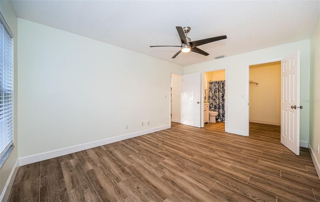 For Sale: $229,900 (2 beds, 2 baths, 865 Square Feet)