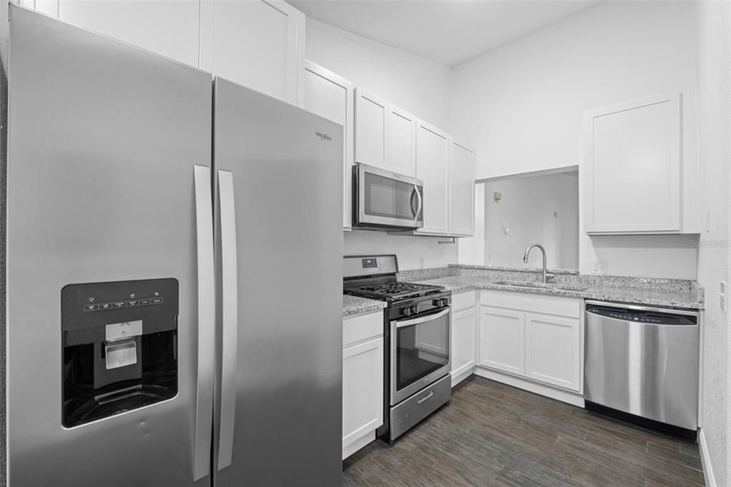 For Sale: $215,000 (2 beds, 2 baths, 1103 Square Feet)