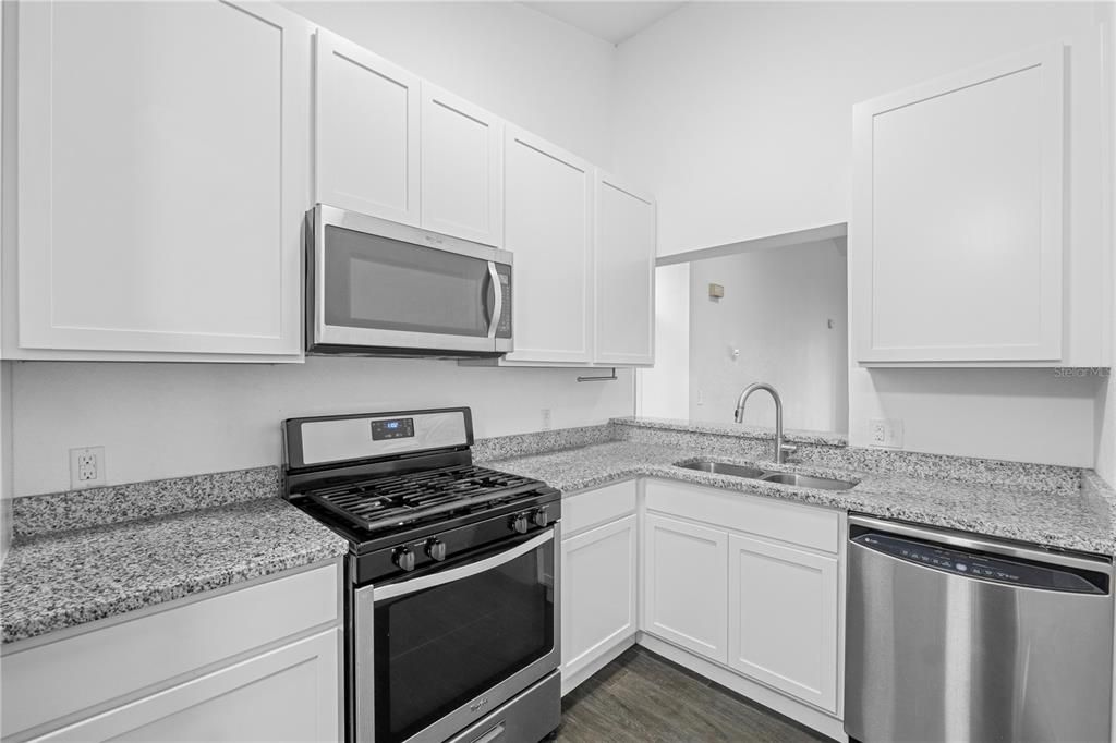 For Sale: $215,000 (2 beds, 2 baths, 1103 Square Feet)