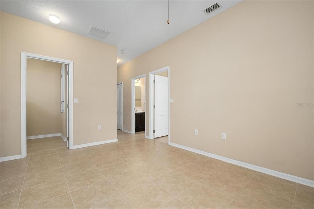 Media Room/ 4th bedroom w Laundry Room