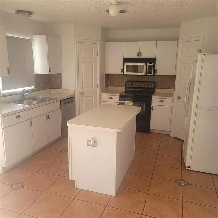 For Rent: $2,700 (4 beds, 2 baths, 2251 Square Feet)