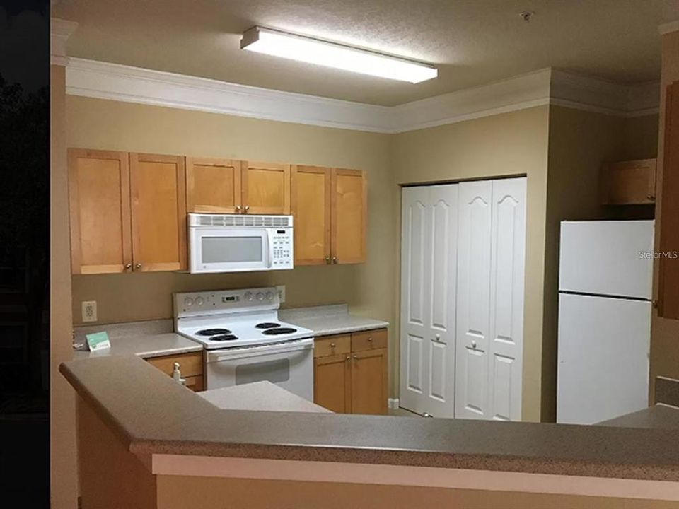 For Sale: $246,000 (2 beds, 2 baths, 1076 Square Feet)