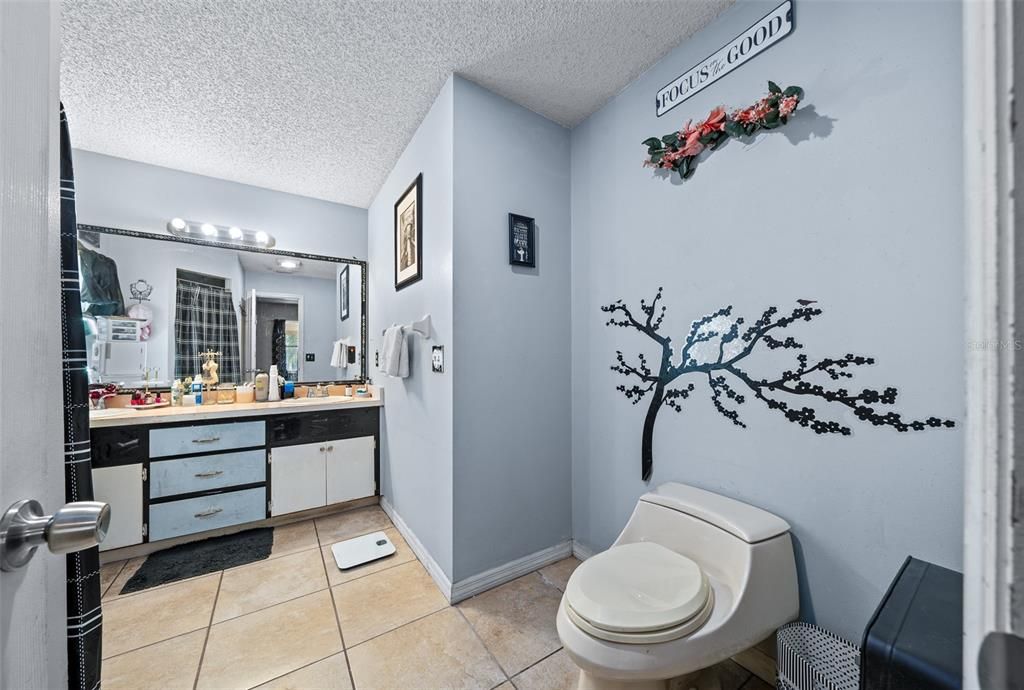 For Sale: $249,900 (3 beds, 2 baths, 1487 Square Feet)