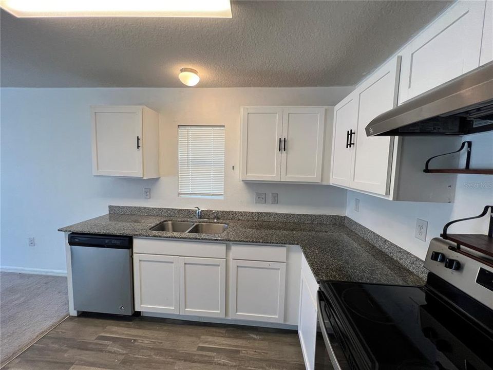 For Rent: $1,750 (3 beds, 2 baths, 1264 Square Feet)