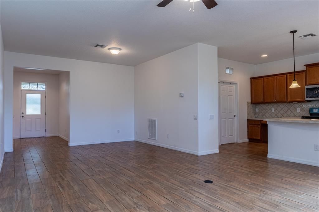 For Sale: $340,000 (2 beds, 2 baths, 1358 Square Feet)