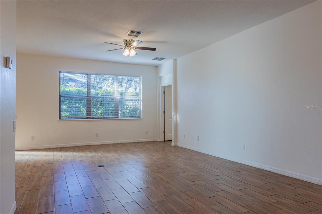 For Sale: $340,000 (2 beds, 2 baths, 1358 Square Feet)