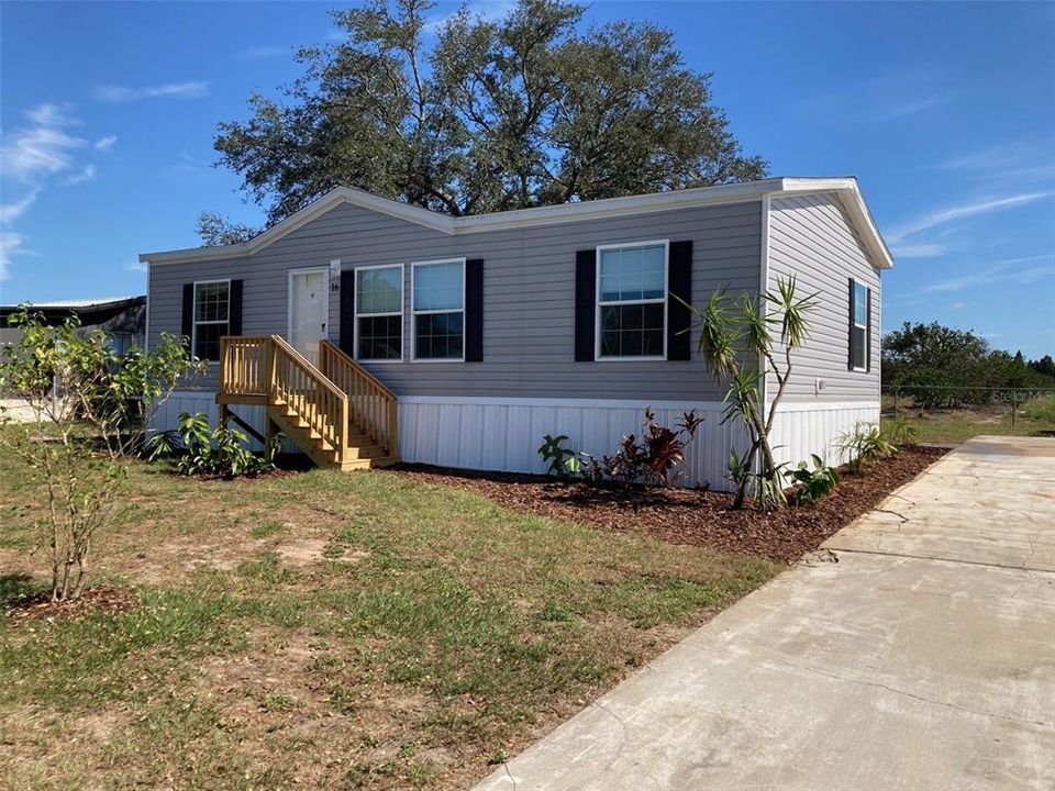 For Sale: $215,000 (3 beds, 2 baths, 953 Square Feet)