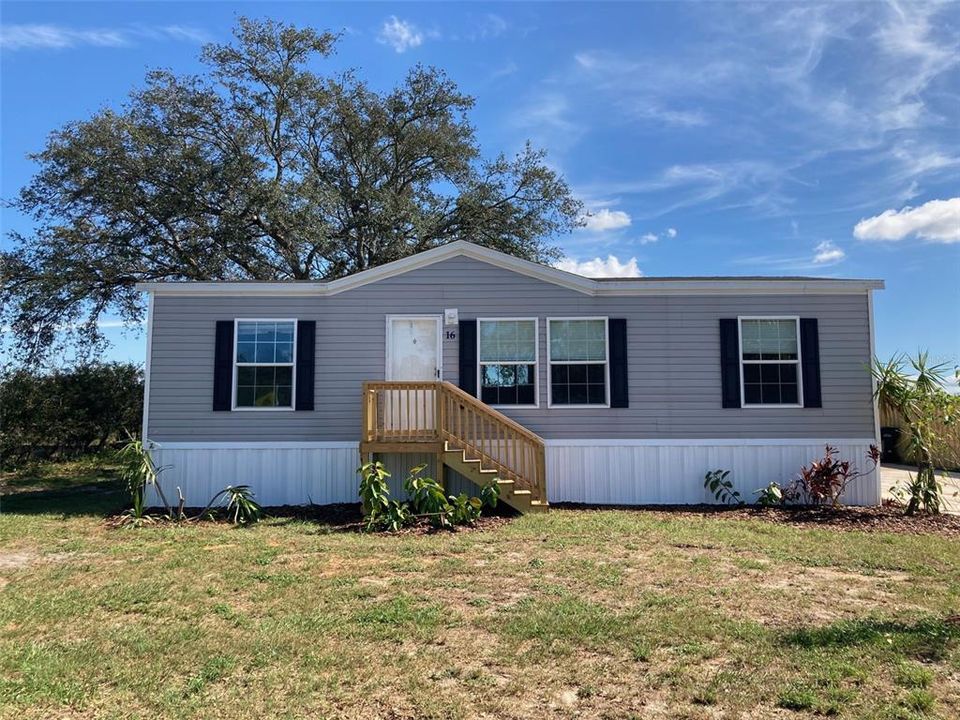 For Sale: $215,000 (3 beds, 2 baths, 953 Square Feet)