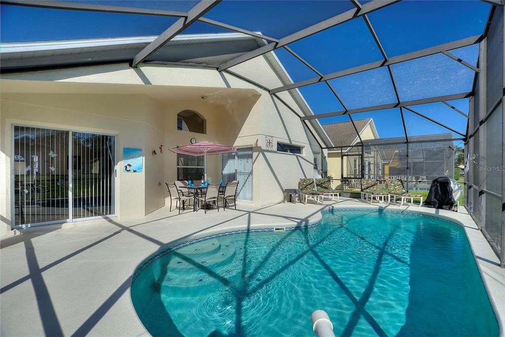 Living room to pool