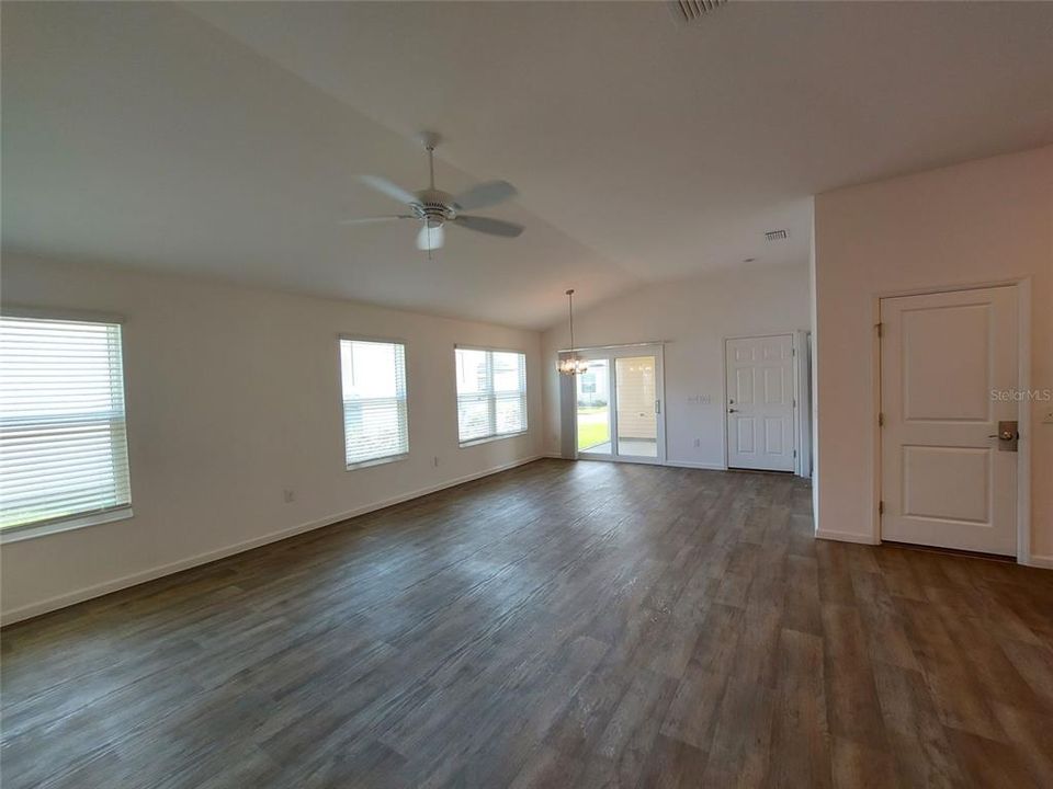 3301 DAWN LIVING AND DINING AREA