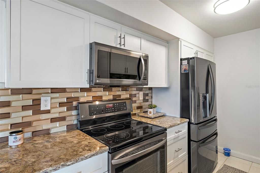 For Sale: $449,999 (2 beds, 2 baths, 1065 Square Feet)