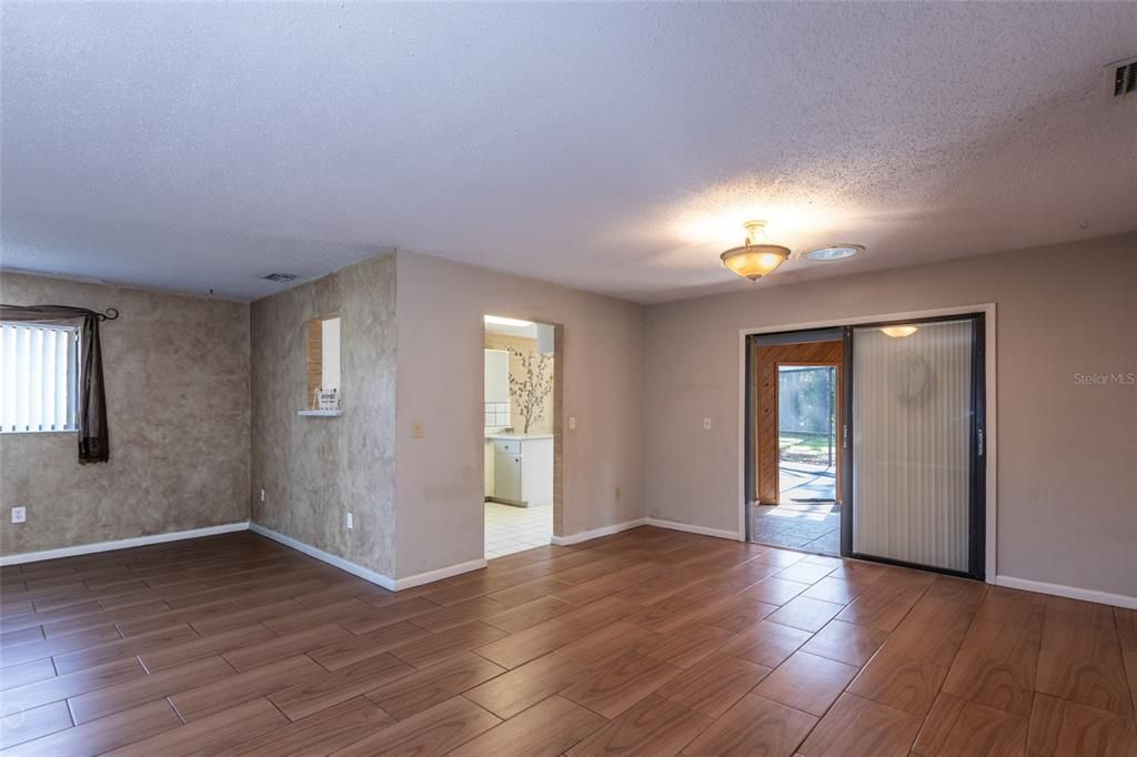 For Sale: $329,900 (3 beds, 2 baths, 1723 Square Feet)