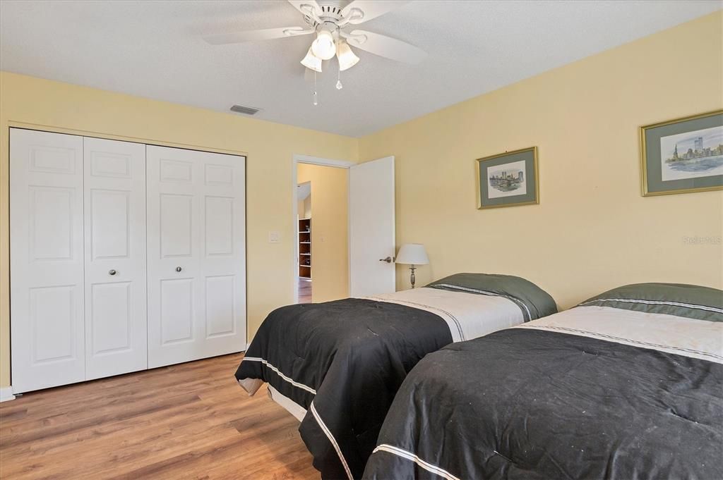 Guest bedroom W/double closet