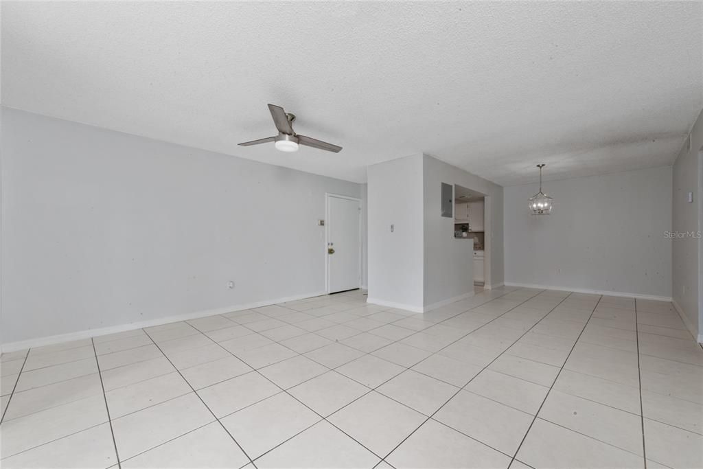 For Sale: $197,000 (2 beds, 2 baths, 1065 Square Feet)