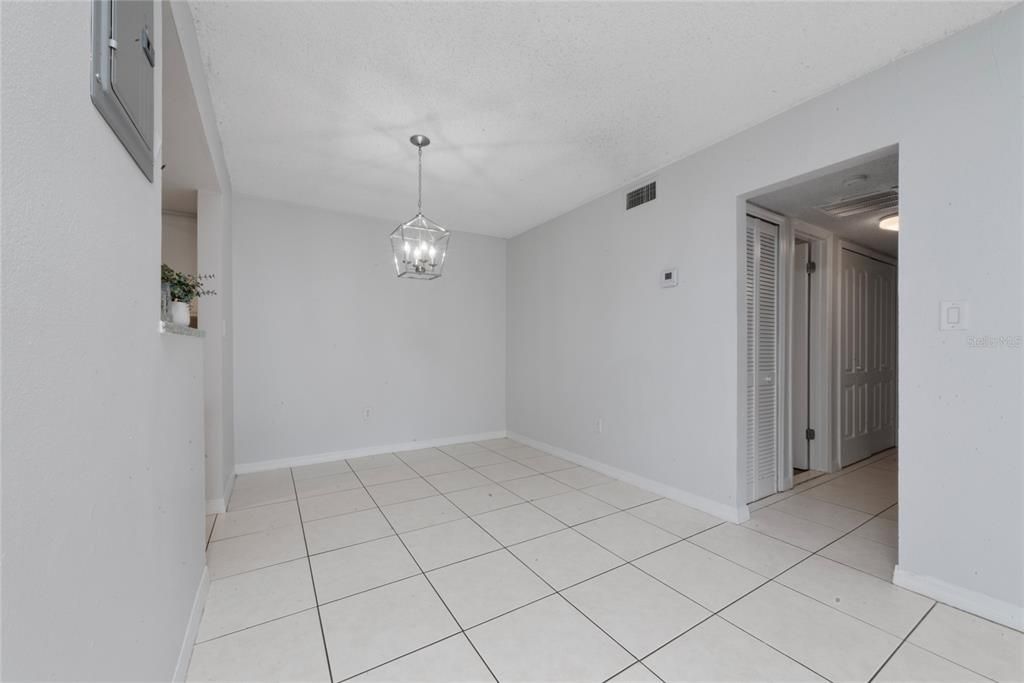 For Sale: $197,000 (2 beds, 2 baths, 1065 Square Feet)