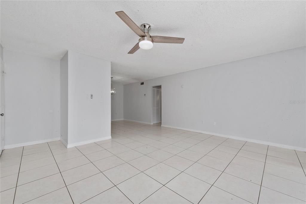 For Sale: $197,000 (2 beds, 2 baths, 1065 Square Feet)