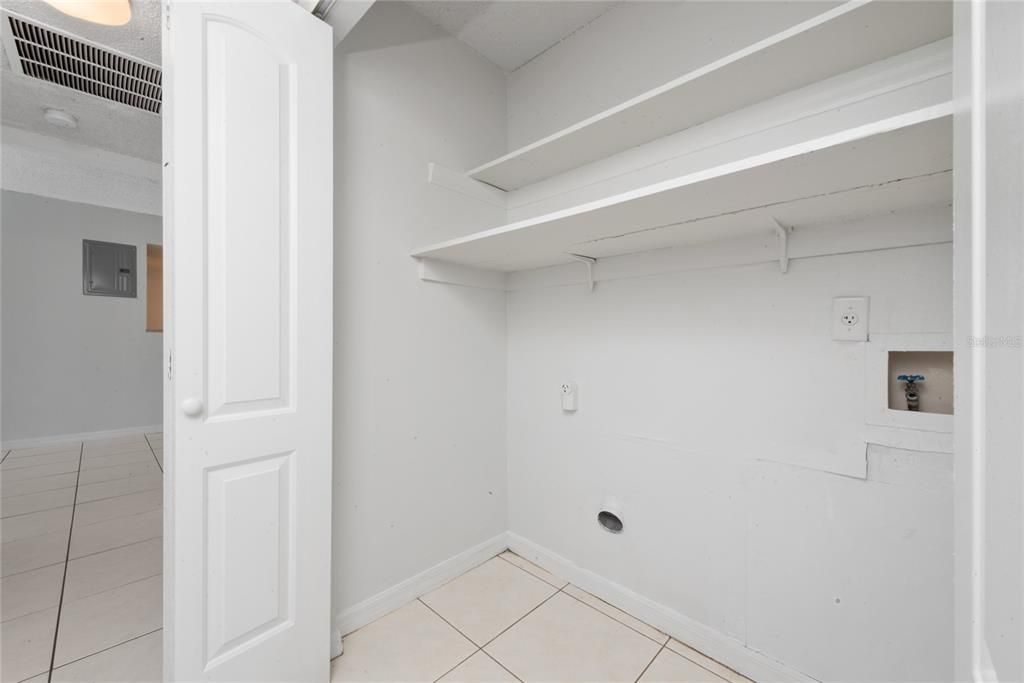 For Sale: $197,000 (2 beds, 2 baths, 1065 Square Feet)