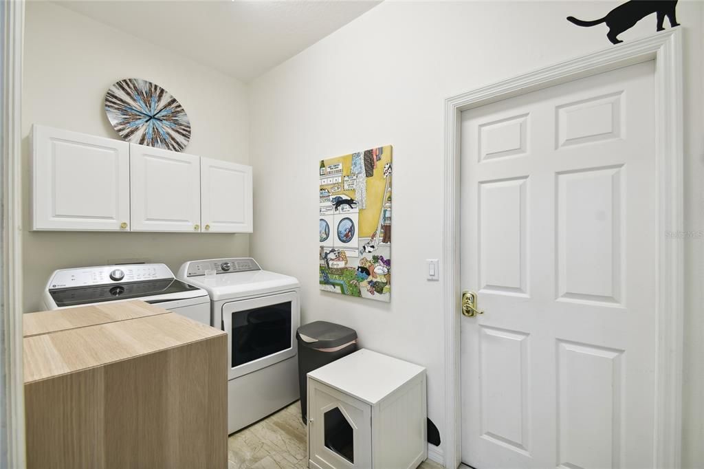 For Sale: $384,900 (2 beds, 2 baths, 2031 Square Feet)