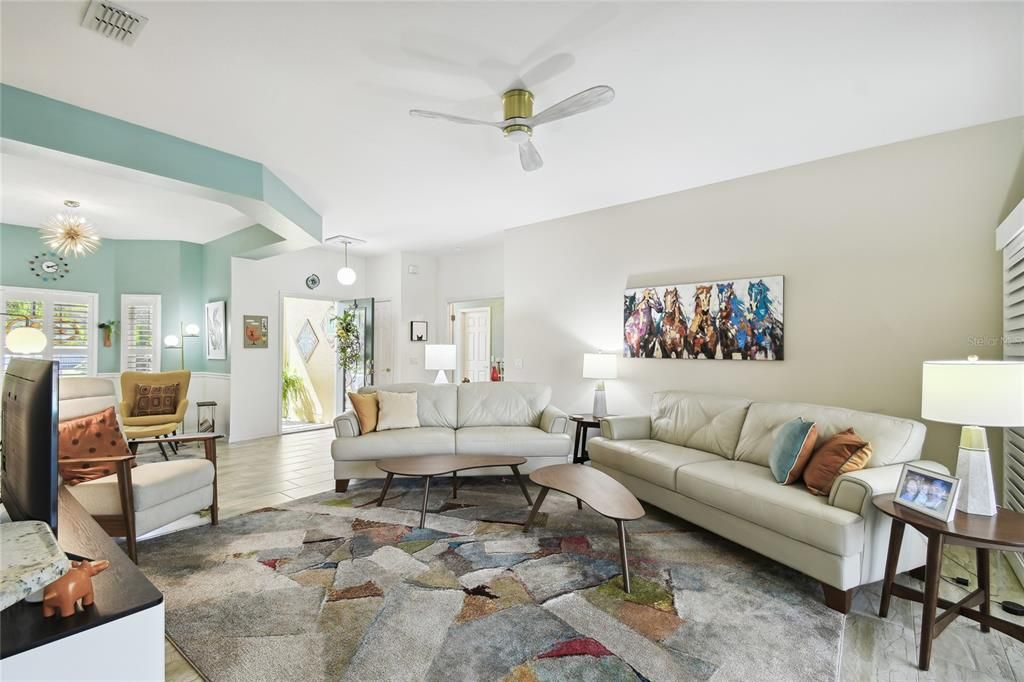 For Sale: $384,900 (2 beds, 2 baths, 2031 Square Feet)