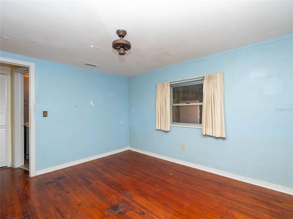 For Sale: $230,000 (3 beds, 1 baths, 1296 Square Feet)