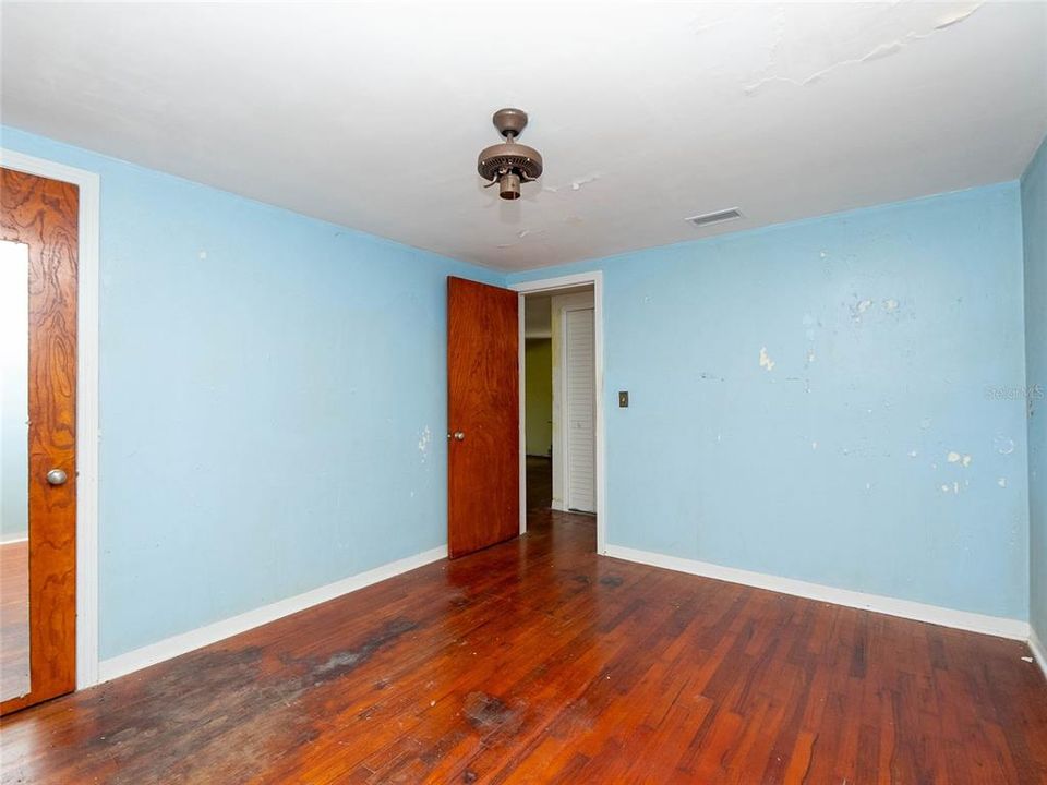 For Sale: $230,000 (3 beds, 1 baths, 1296 Square Feet)