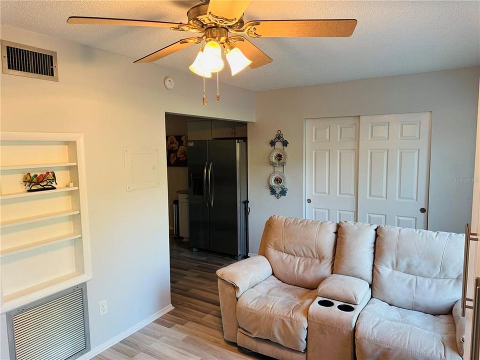 For Sale: $259,900 (2 beds, 2 baths, 1100 Square Feet)