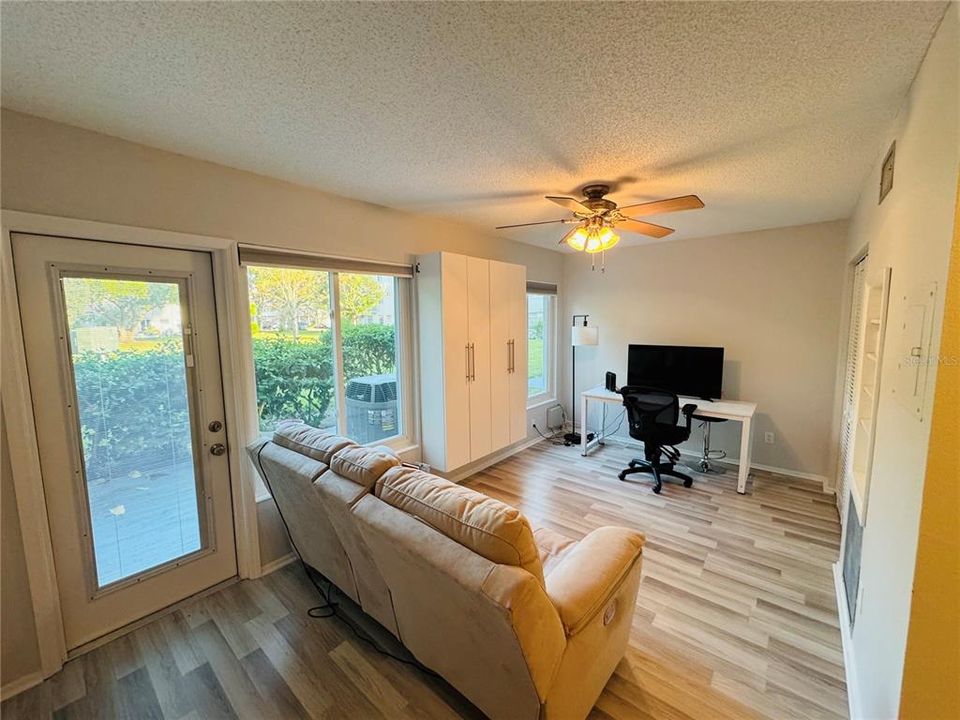 For Sale: $259,900 (2 beds, 2 baths, 1100 Square Feet)