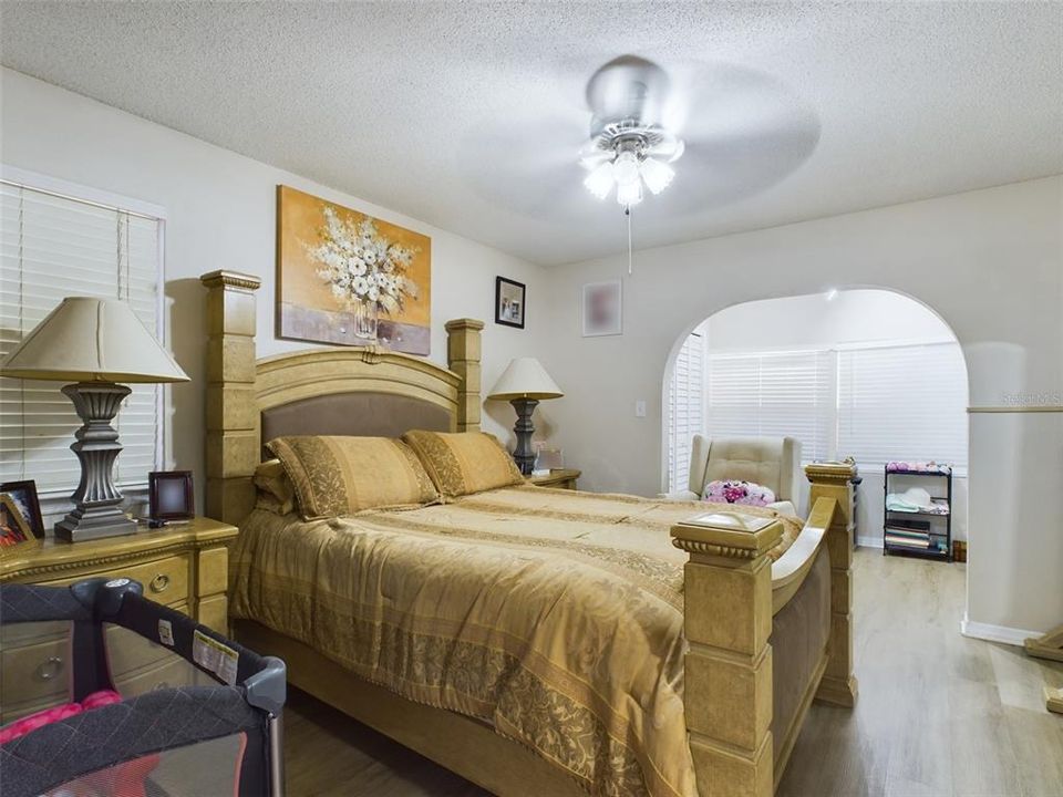 For Sale: $205,000 (2 beds, 2 baths, 1087 Square Feet)